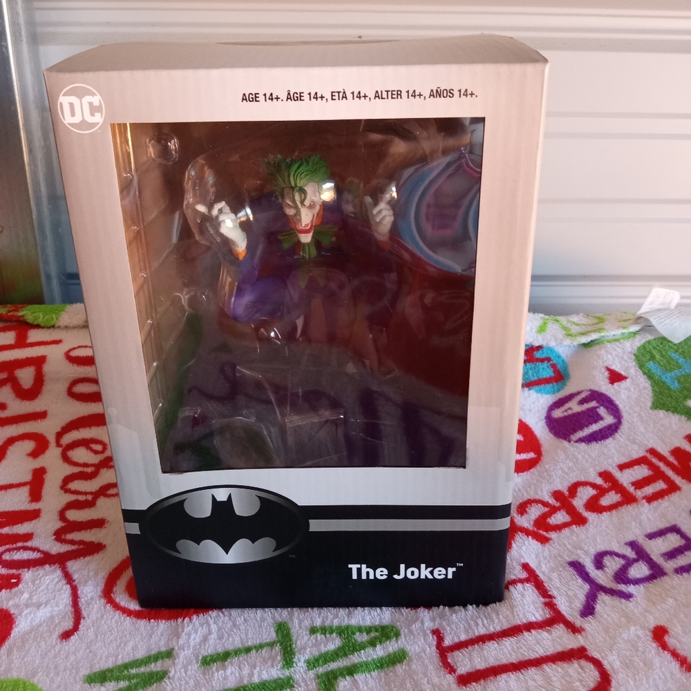 The Joker DC Comics Jim Lee Statue ThinkGeek GameStop Chronicle Collectibles